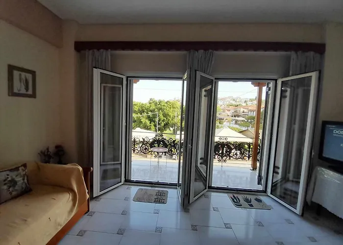 Nyaraló Square Petalídi